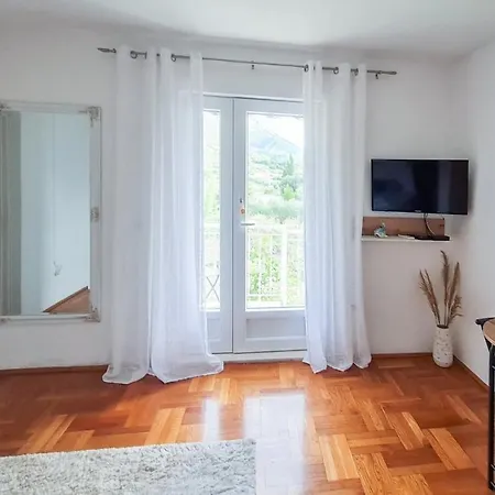 In With Sea View, Balcony, Air Conditioning, Wi-fi Appartamento Viganj