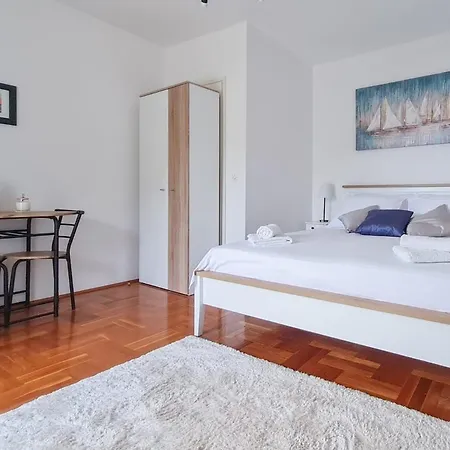 In With Sea View, Balcony, Air Conditioning, Wi-fi