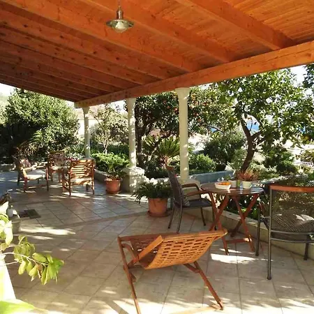 Apartment In With Sea View, Balcony, Air Conditioning, Wi-fi